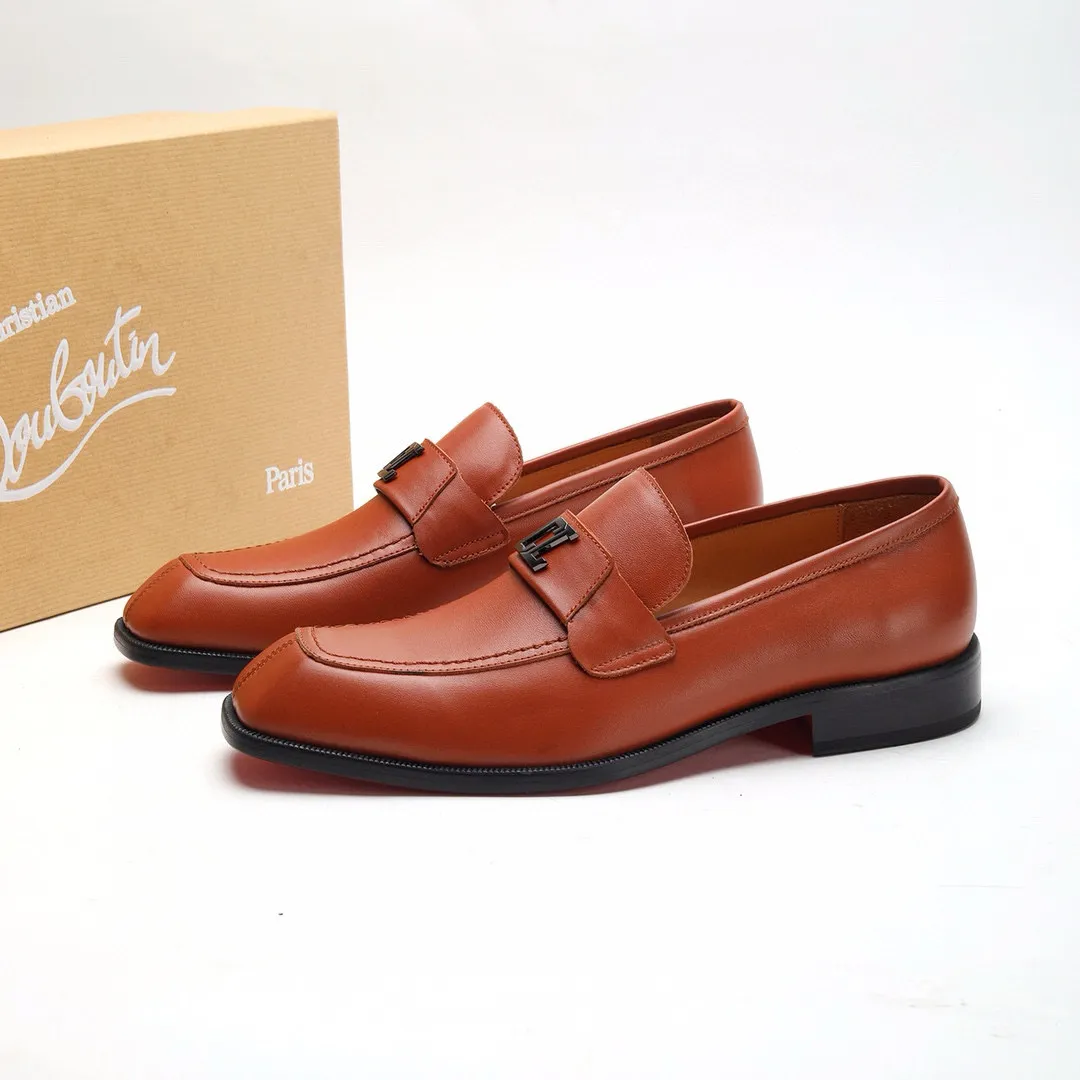 Batch 1,080 yuan 💰••New real shots••CL～High-end men’s 👔casual•loafers with red soles! ••🆑Genuine and top-quality goods from original orders ••✅💯 Purchase goods from top-quality original orders! Original imported patterned cowhide ➕Imported cowhide lining ➕Cowhide feet ➕Original leather outsole~🉑️Feel free to compare the authentic ones! Size: 38-44 (45.46.47 can be customized)